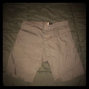 Size 32 M H&M gray shorts.
